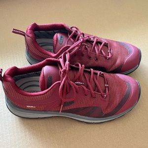 Keen waterproof Hiking Shoes -like new